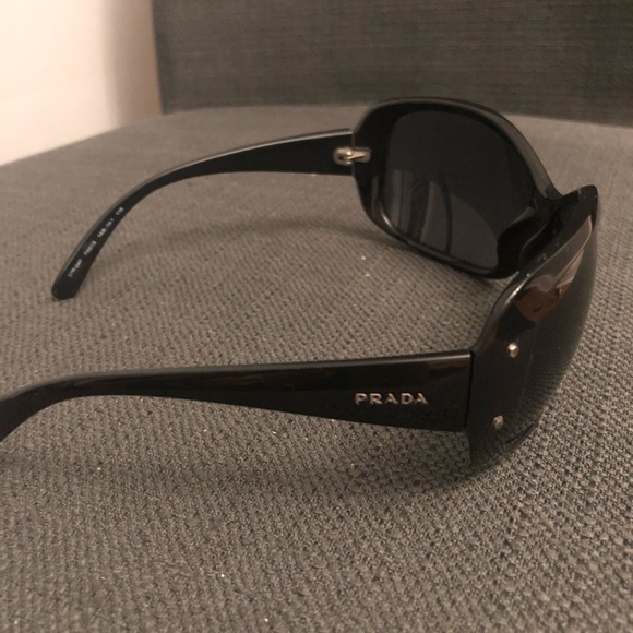PRADA sunglasses - Picture 5 of 8